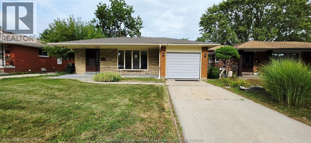 3-bedroom Single Family at 2650 Rivard Avenue, Windsor — photograph 2