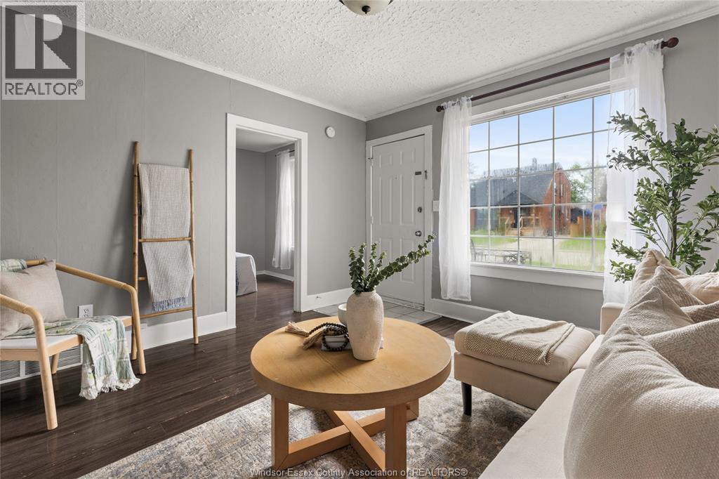 2-bedroom Single Family at 1028 Reedmere Rd, Windsor — photograph 3