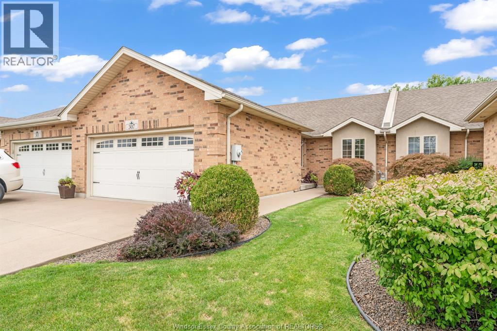 2-bedroom Single Family at 307 Golfview Drive, Amherstburg — primary photograph
