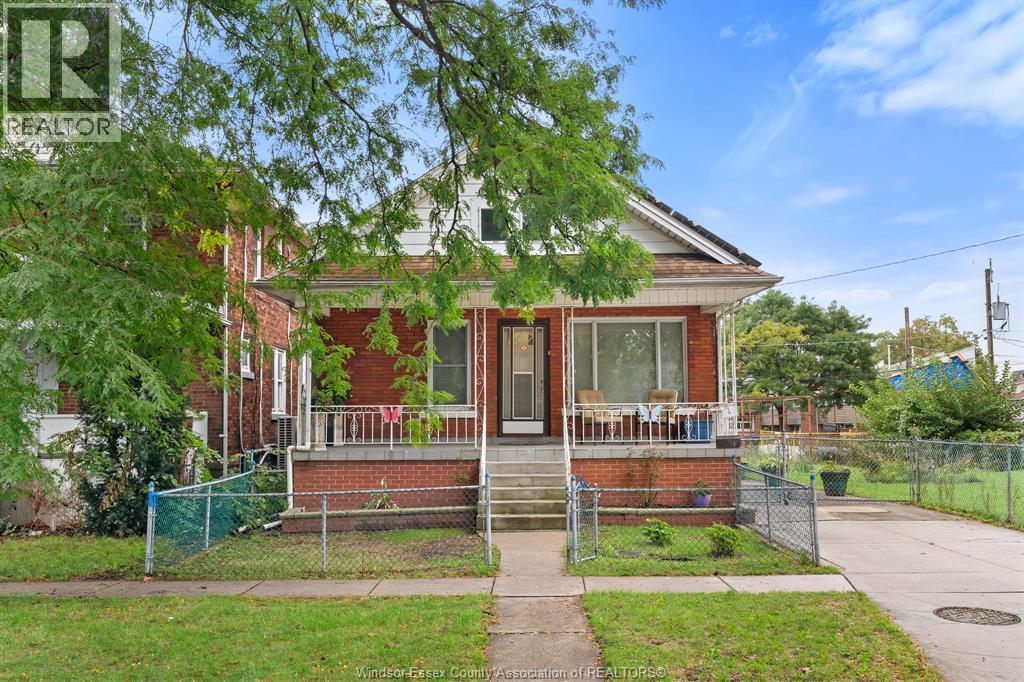2-bedroom Single Family at 539 Brock Street, Windsor — primary photograph
