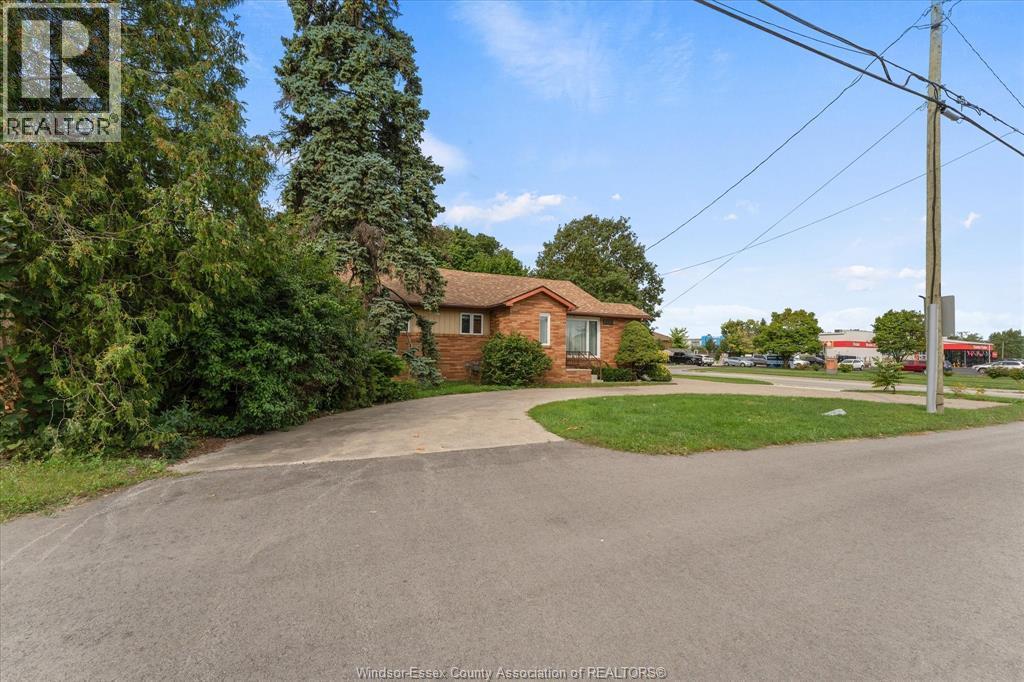 3-bedroom Single Family at 1653 Lesperance, Tecumseh — photograph 3