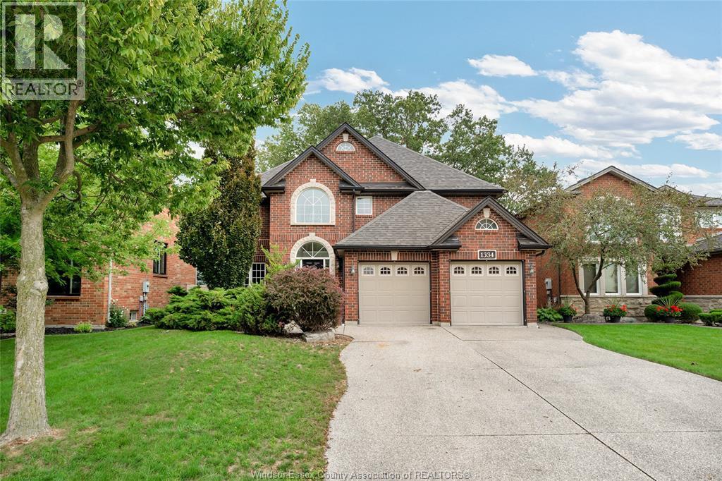 5-bedroom Single Family at 1334 Lakeview, Windsor — primary photograph