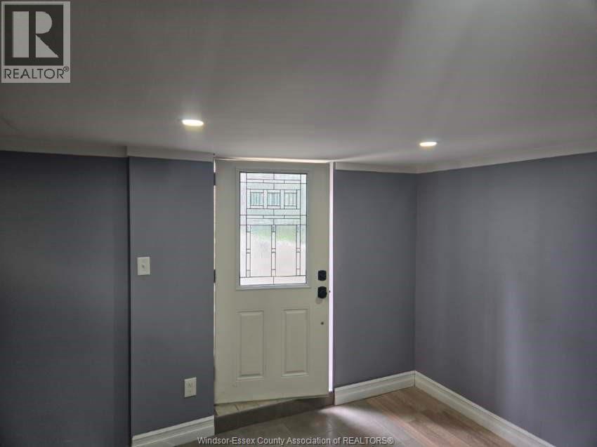 2-bedroom Single Family at 1106-1108 Elm Avenue #LOWER, Windsor — photograph 2
