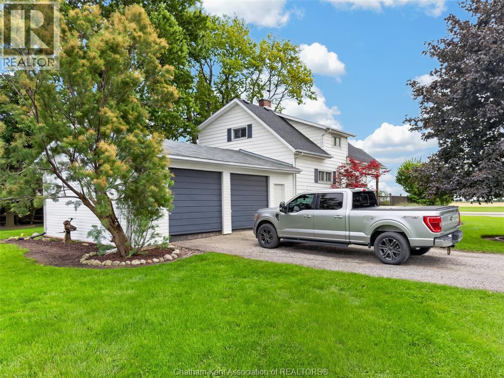 3-bedroom Single Family at 7703 Base Line, Wallaceburg — photograph 3