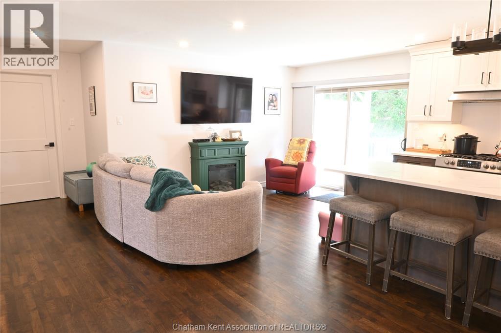 4-bedroom Single Family at 5 Parkside Crescent, Ridgetown — photograph 3