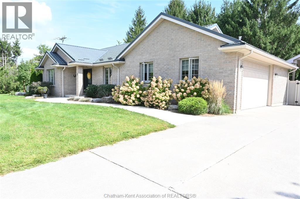 4-bedroom Single Family at 5 Parkside Crescent, Ridgetown — photograph 2