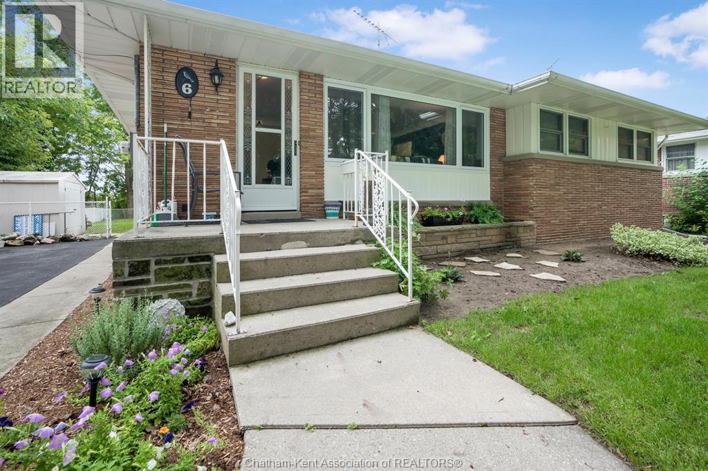 3-bedroom Single Family at 6 Craven Drive, Chatham — photograph 2