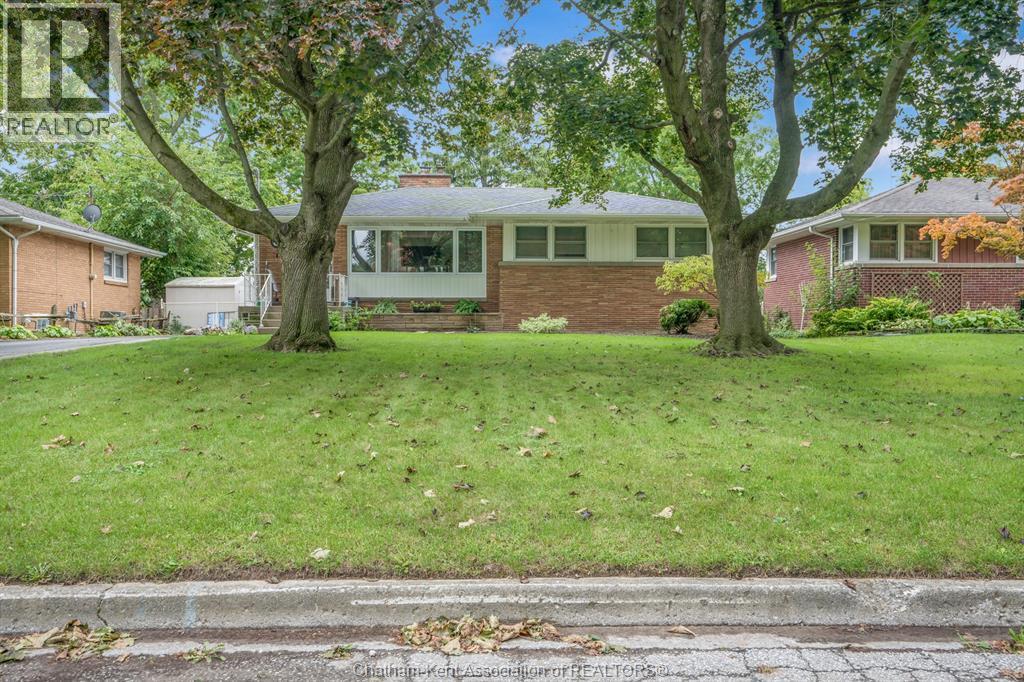 3-bedroom Single Family at 6 Craven Drive, Chatham — photograph 3
