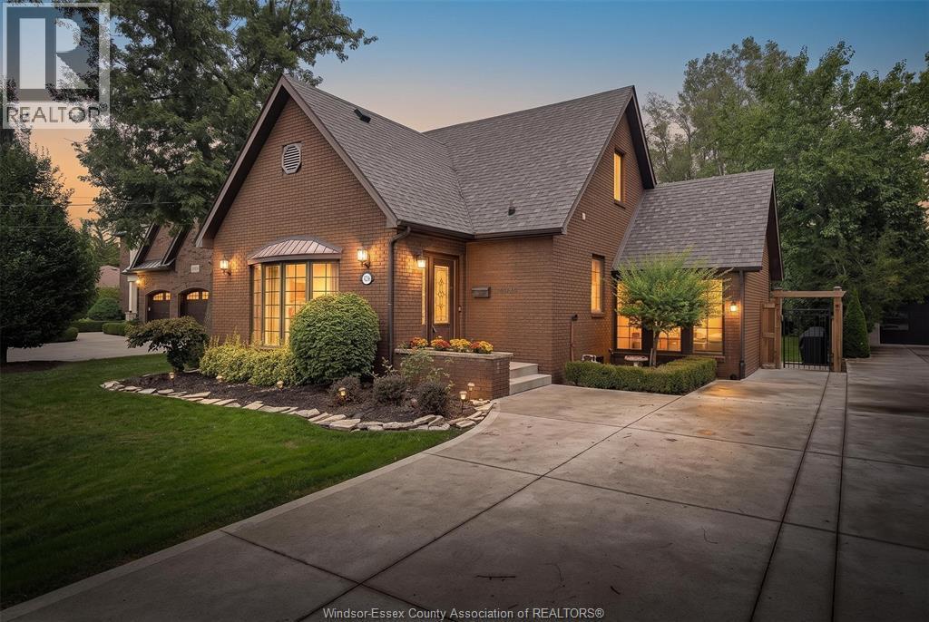 Single Family — 4236 Roseland Drive, Windsor, Ontario