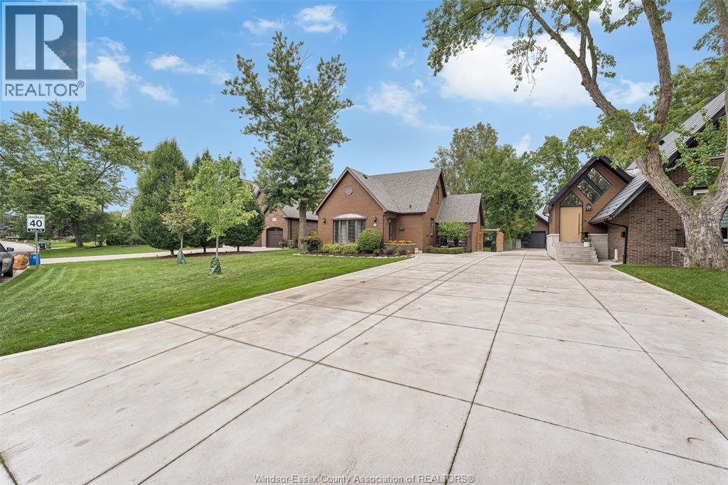 3-bedroom Single Family at 4236 Roseland Drive, Windsor — photograph 2