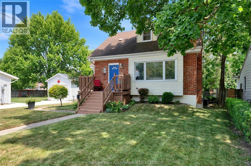Single Family — 94 Dundas Street, Wallaceburg, Ontario