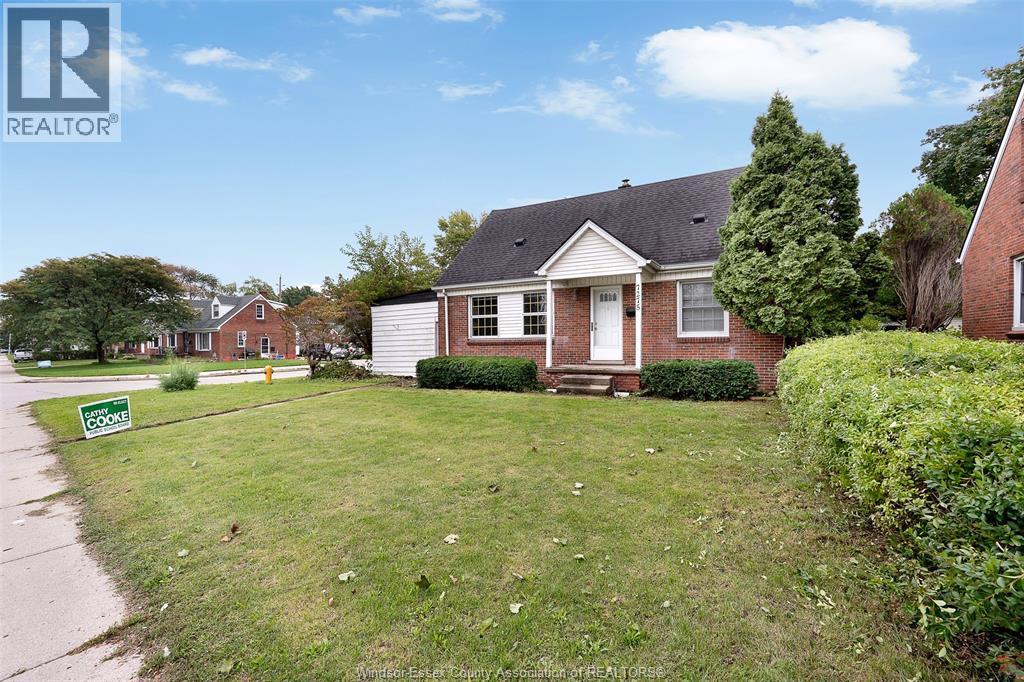 Single Family — 7275 Wyandotte, Windsor, Ontario