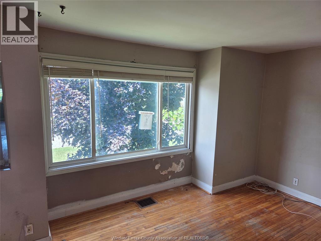 4-bedroom Single Family at 782 Kember Avenue, Sarnia — photograph 3