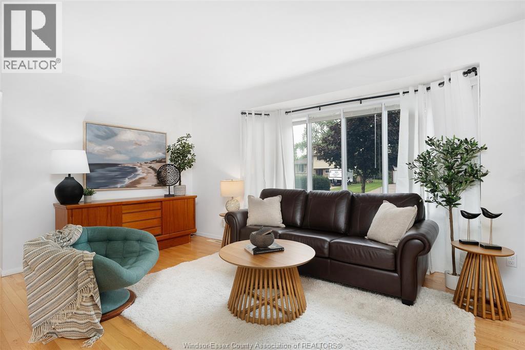 3-bedroom Single Family at 5 Frances Court, Essex — photograph 3