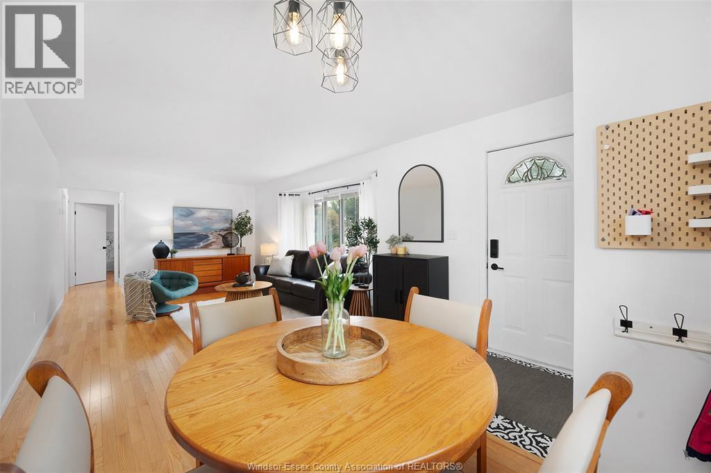 3-bedroom Single Family at 5 Frances Court, Essex — photograph 2
