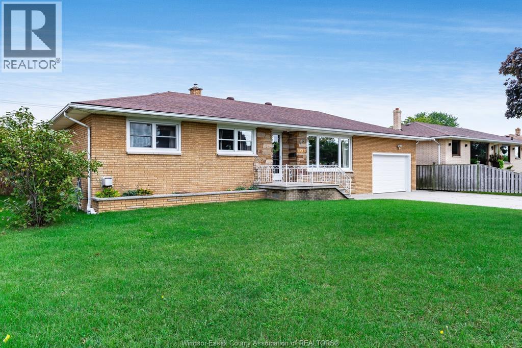 4-bedroom Single Family at 40 Nicholas Street, Leamington — primary photograph