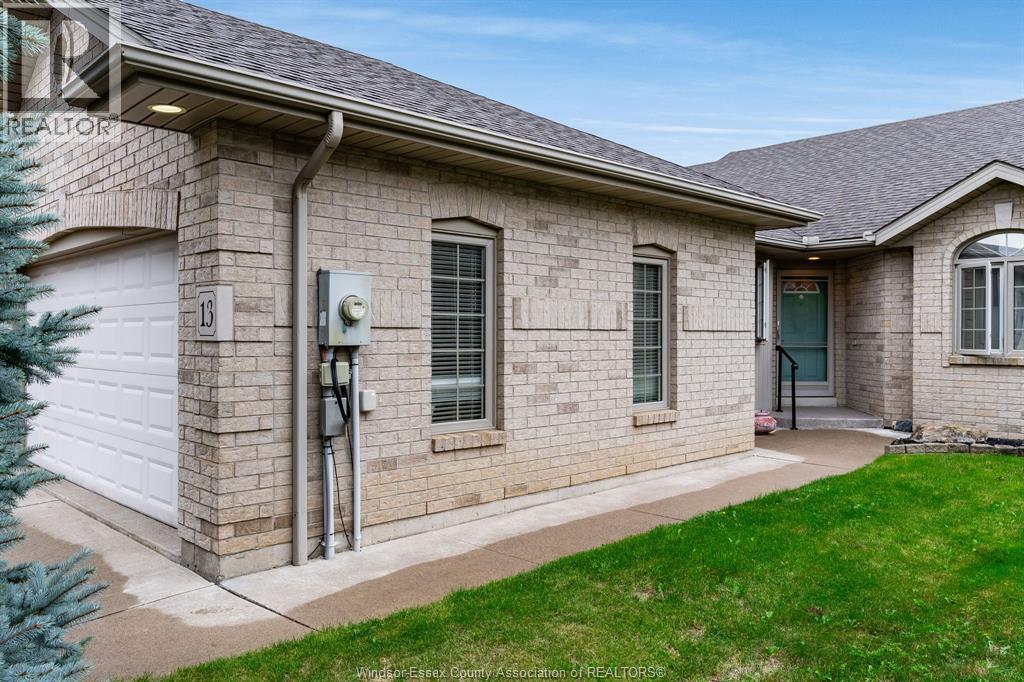 Single Family — 13 Leonard Dr, Kingsville, Ontario