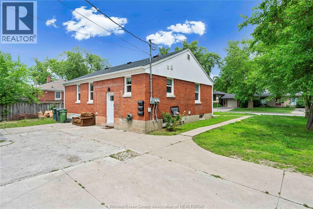 3-bedroom Single Family at 3495 Longfellow Avenue #UNIT A, Windsor — photograph 2