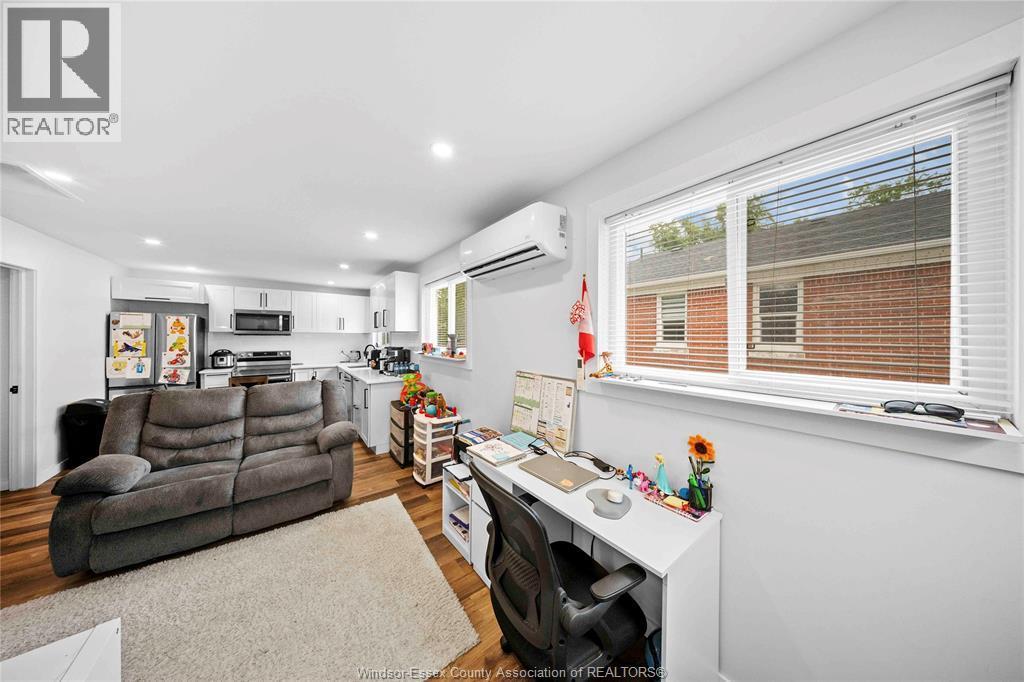 3-bedroom Single Family at 3495 Longfellow Avenue #UNIT A, Windsor — photograph 3