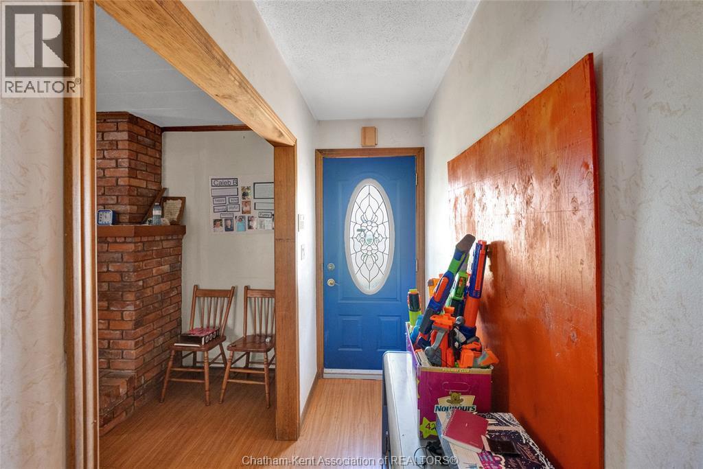 4-bedroom Single Family at 5468 Queens Line, Tilbury — photograph 3