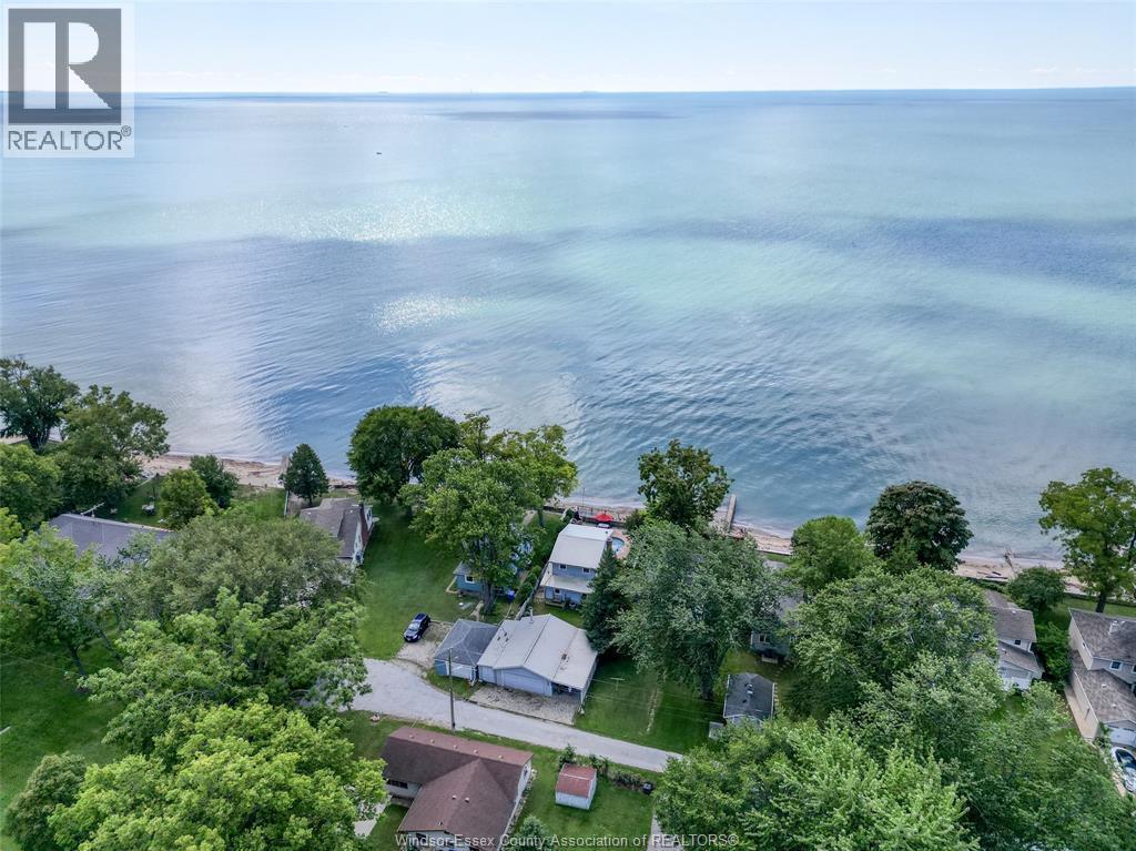 3-bedroom Single Family at 583 Pigeon Beach, Harrow — primary photograph