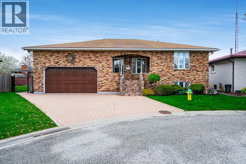 Single Family — 5 Lucy Crescent, Leamington, Ontario