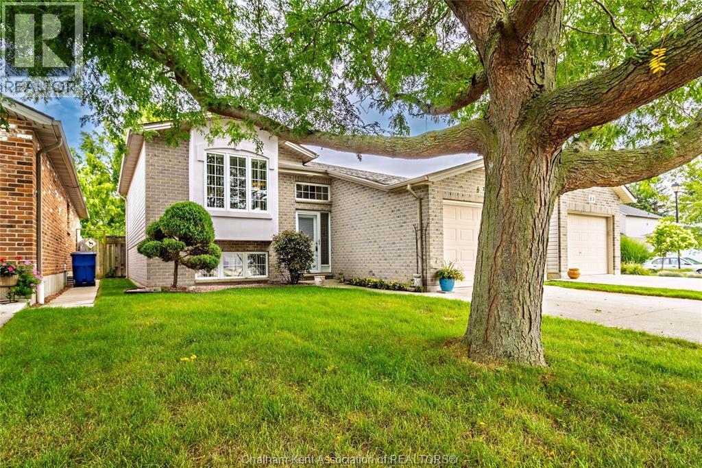 3-bedroom Single Family at 7 Frobisher Court, Chatham — photograph 3