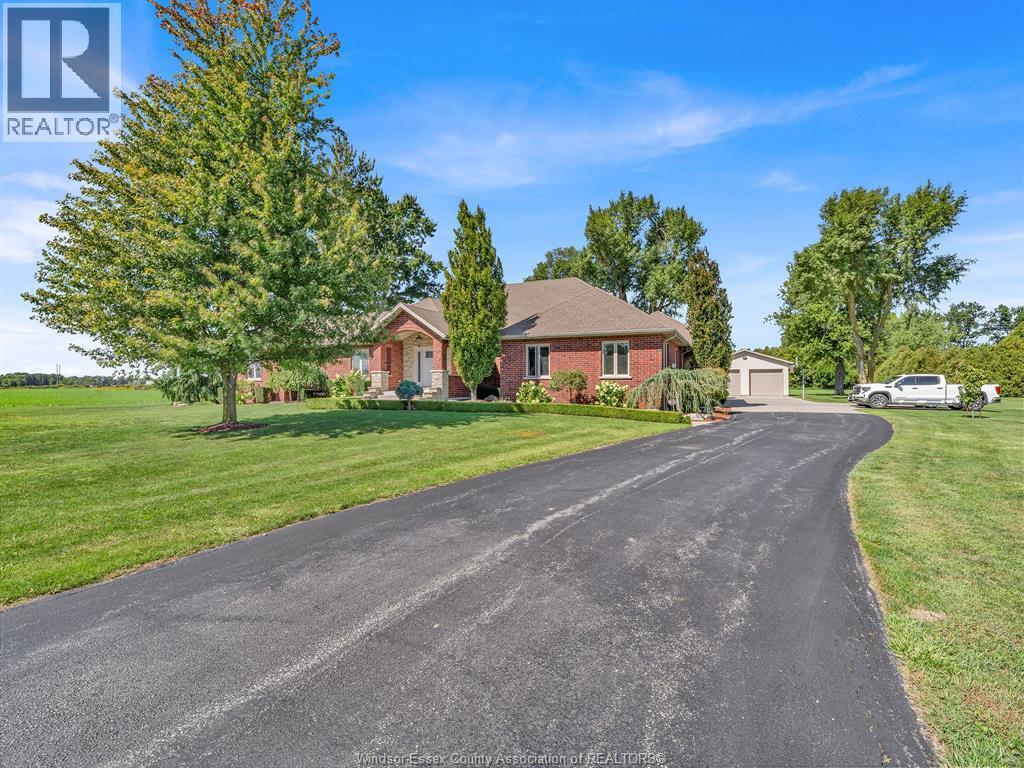 3-bedroom Single Family at 374 Inman Sideroad, Kingsville — photograph 3