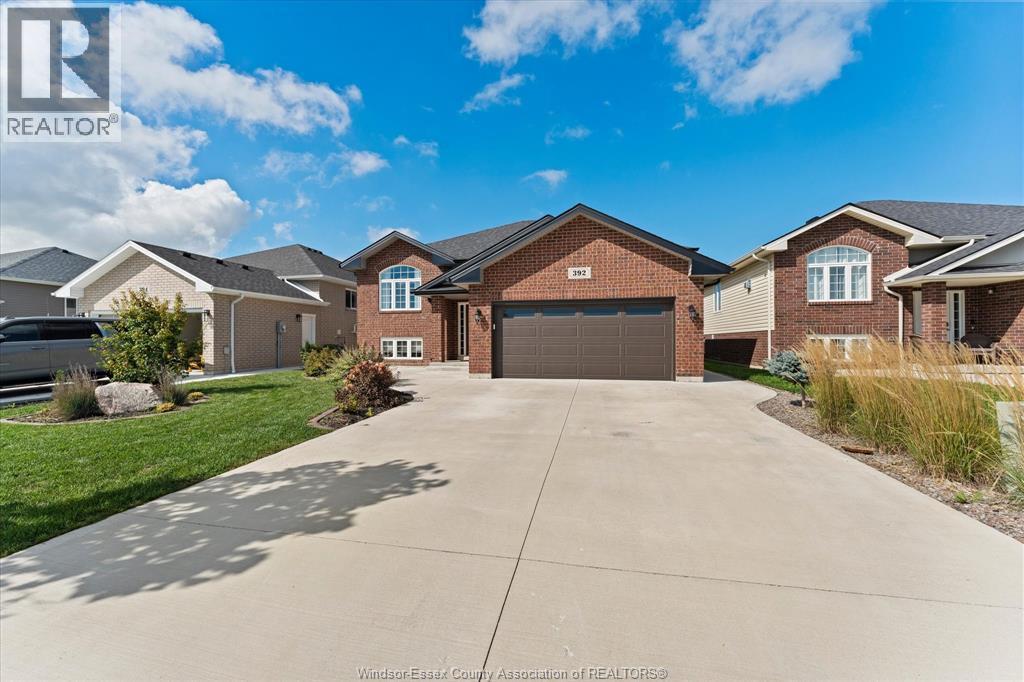 5-bedroom Single Family at 392 Cypress Lane, Lakeshore — photograph 3