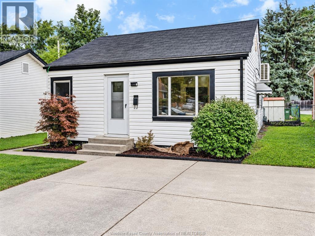 2-bedroom Single Family at 1310 Janette, Windsor — photograph 3