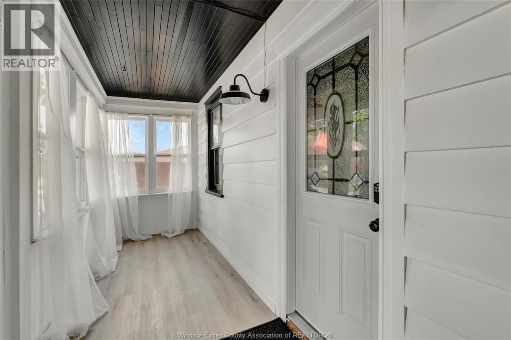 3-bedroom Single Family at 2329 Meighen Road, Windsor — photograph 2