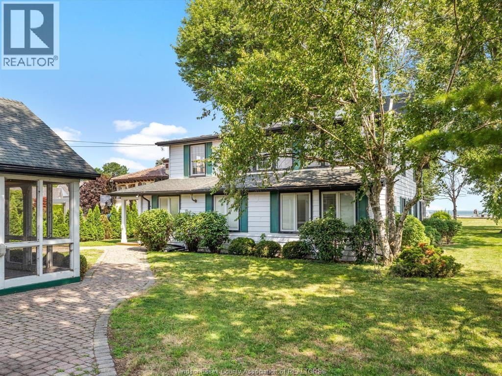7-bedroom Single Family at 13050 Riverside Drive, Tecumseh — photograph 2