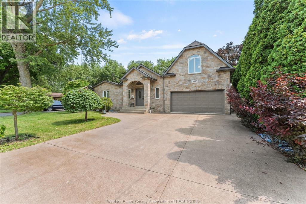 5-bedroom Single Family at 1055 Roseland Drive, Windsor — photograph 3