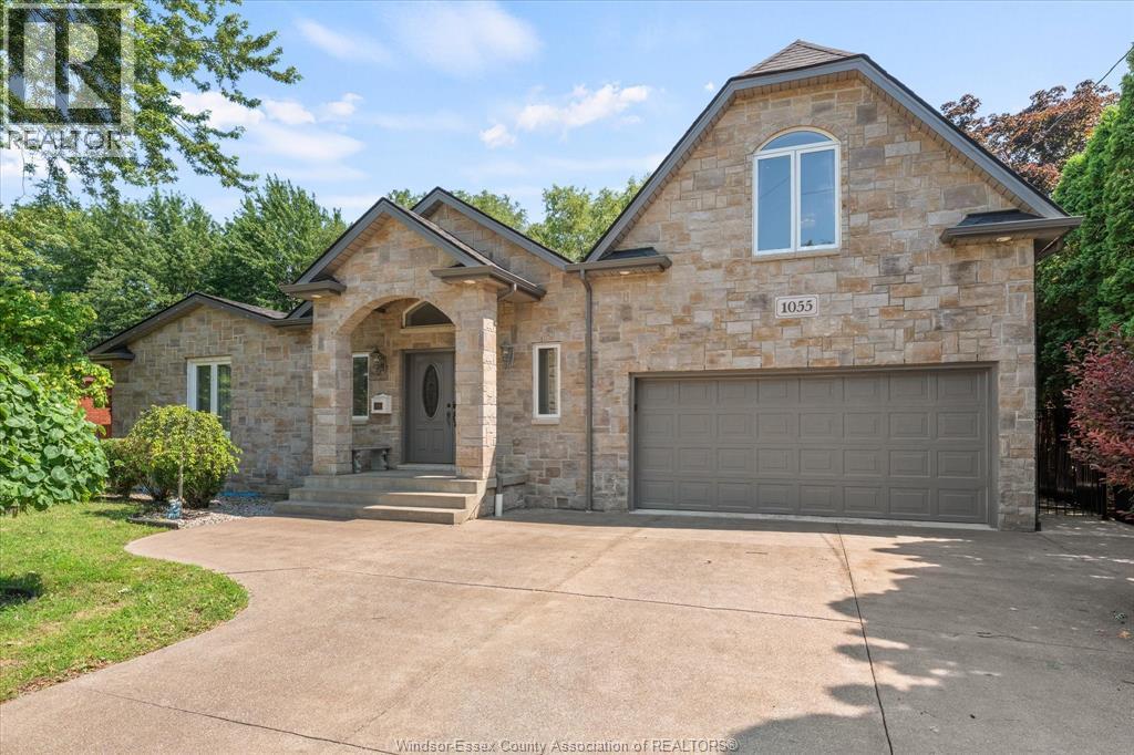 5-bedroom Single Family at 1055 Roseland Drive, Windsor — primary photograph