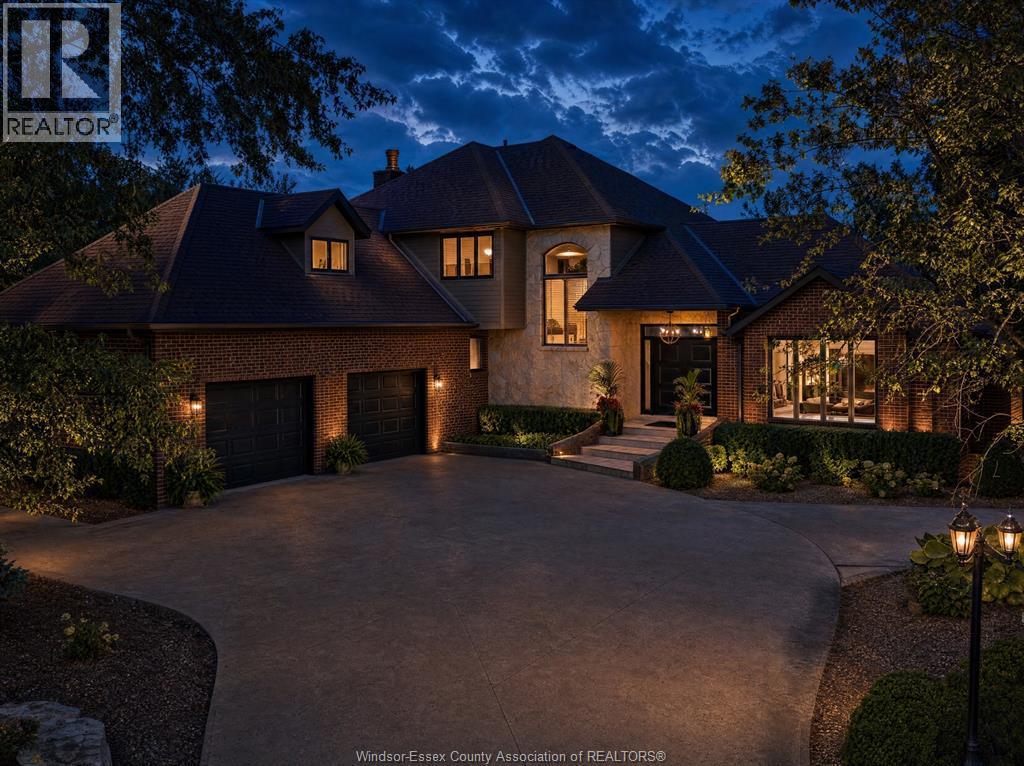 4-bedroom Single Family at 4024 Hickory Acres Drive, Harrow — photograph 3