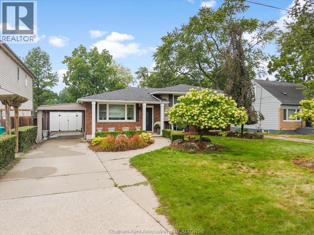 4-bedroom Single Family at 4113 Roseland Drive, Windsor — photograph 3
