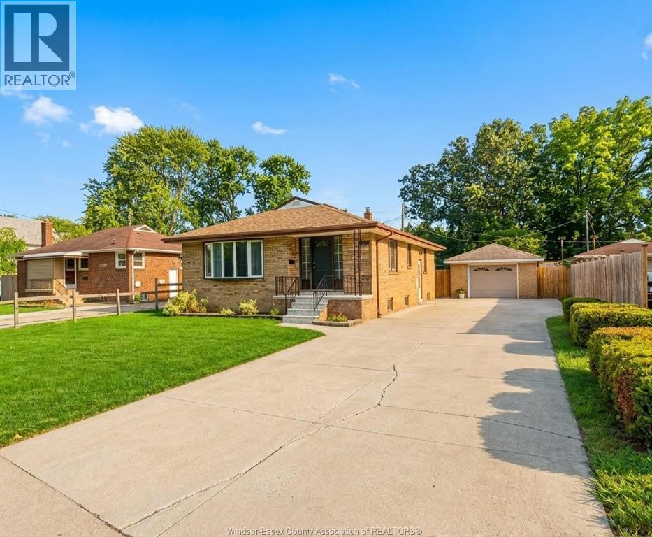 Single Family — 4245 Wyandotte Street, Windsor, Ontario