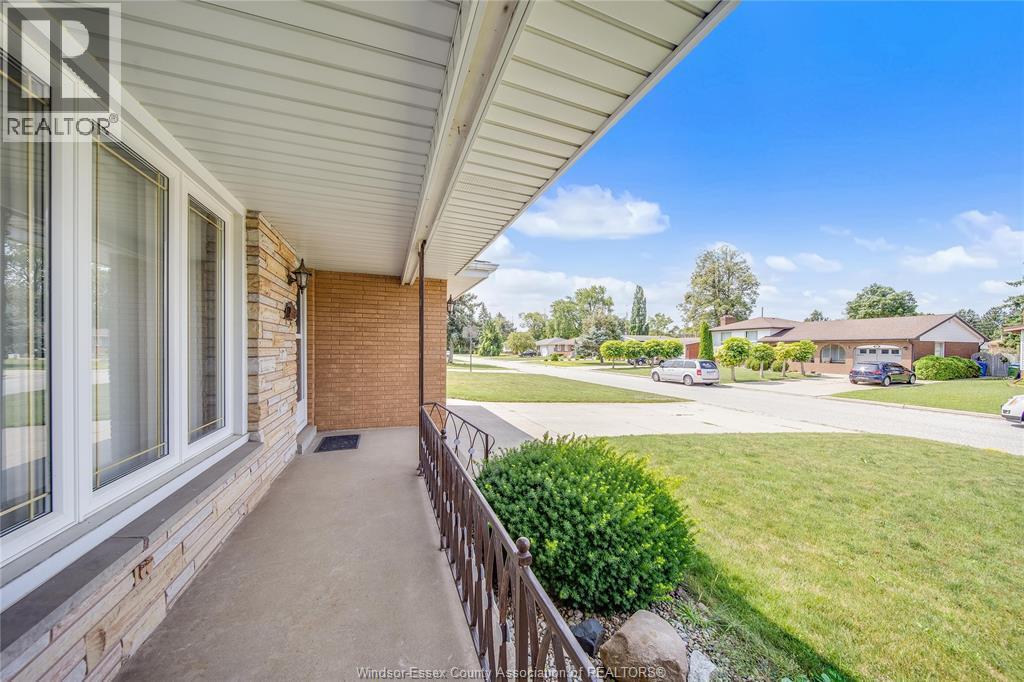 3-bedroom Single Family at 2506 Longfellow Avenue, Windsor — photograph 3