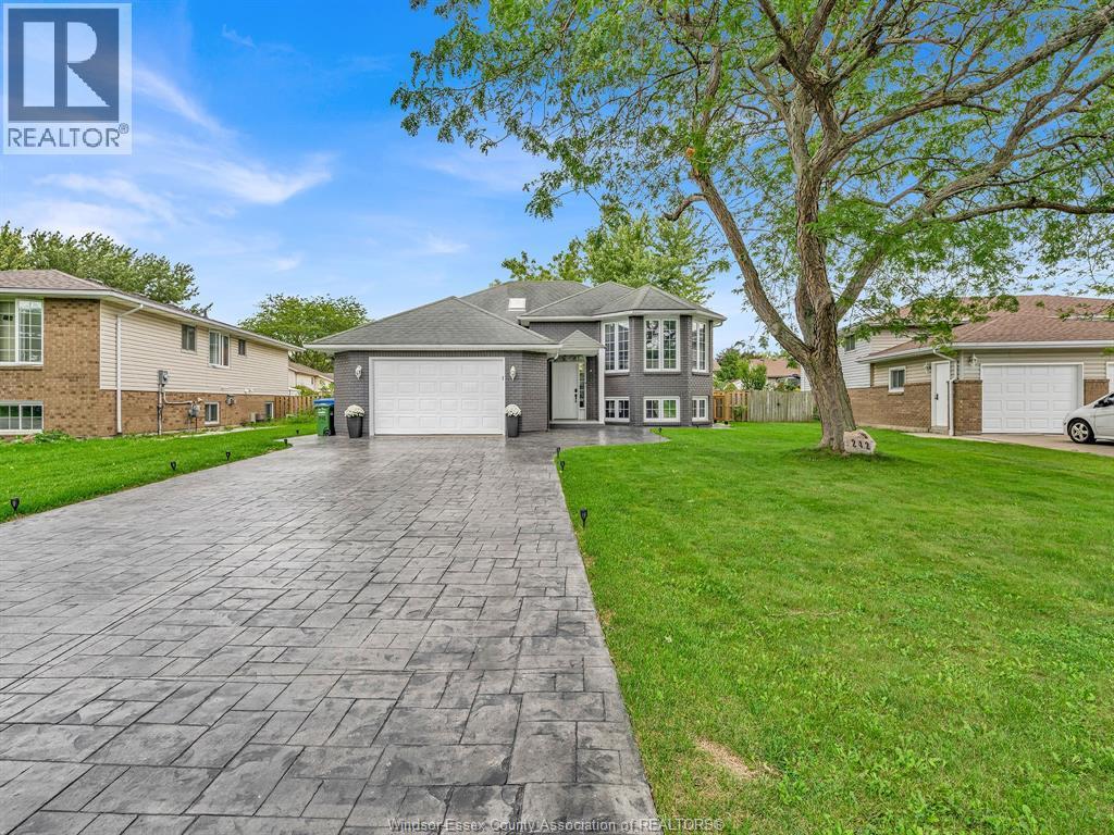 5-bedroom Single Family at 242 George Crescent, Lakeshore — photograph 2