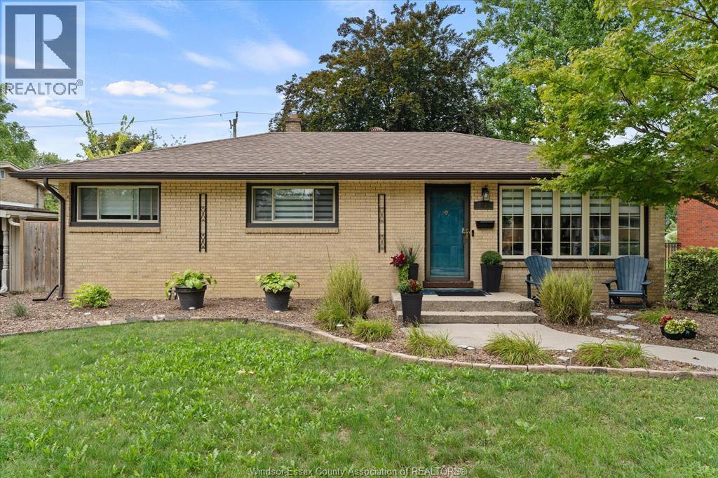 Single Family — 3425 Roxborough Boulevard, Windsor, Ontario