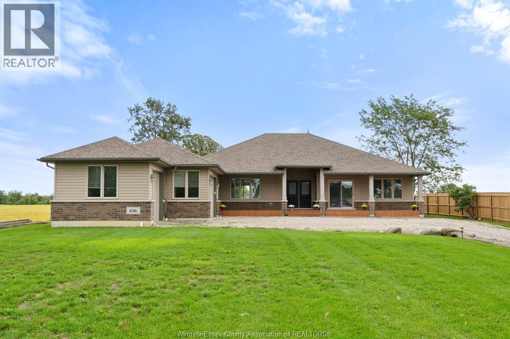 3-bedroom Single Family at 696 Puce Road, Lakeshore — primary photograph