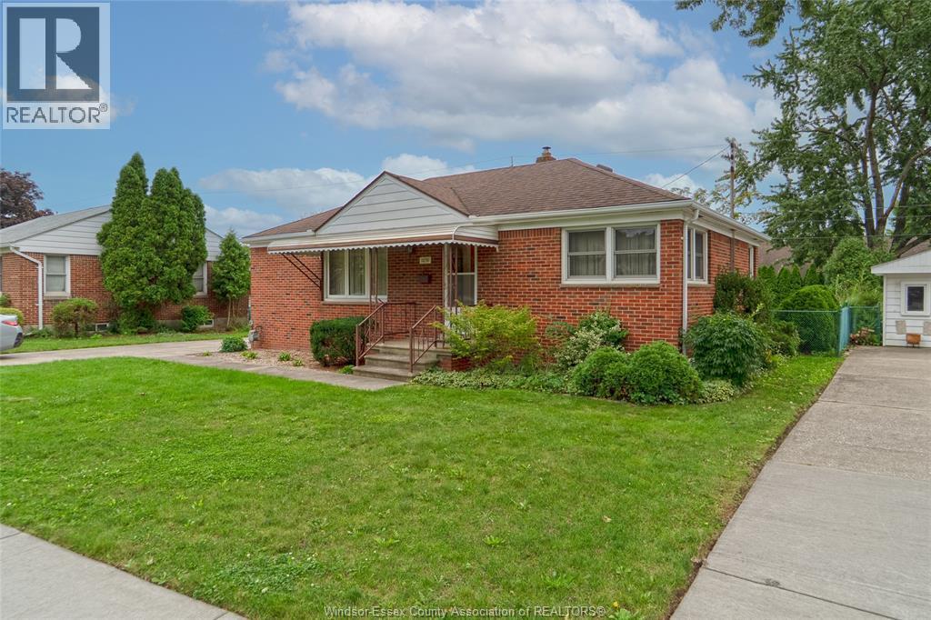 3-bedroom Single Family at 1051 Grand Marais Road, Windsor — photograph 3