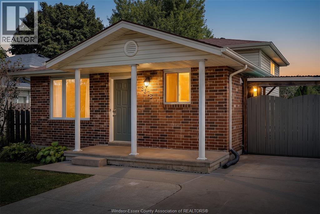 3-bedroom Single Family at 3378 Candlewood Crescent, Windsor — photograph 2