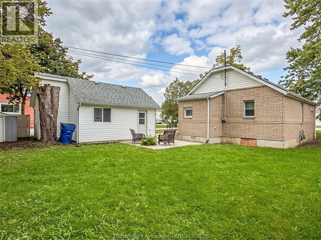 2-bedroom Single Family at 105 Aberdeen Street, Merlin — photograph 3
