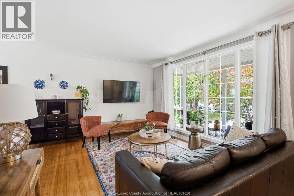 4-bedroom Single Family at 3343 St Patrick's Avenue, Windsor — photograph 3