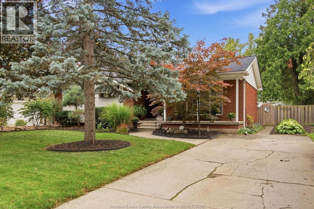 4-bedroom Single Family at 3343 St Patrick's Avenue, Windsor — photograph 2