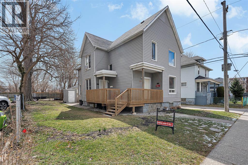 4-bedroom Single Family at 559 Assumption, Windsor — photograph 2