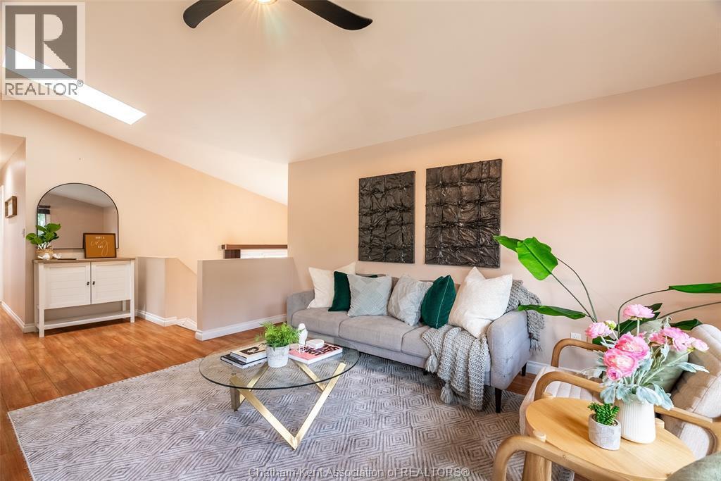 4-bedroom Single Family at 9385 Tamarack Street, Windsor — photograph 3