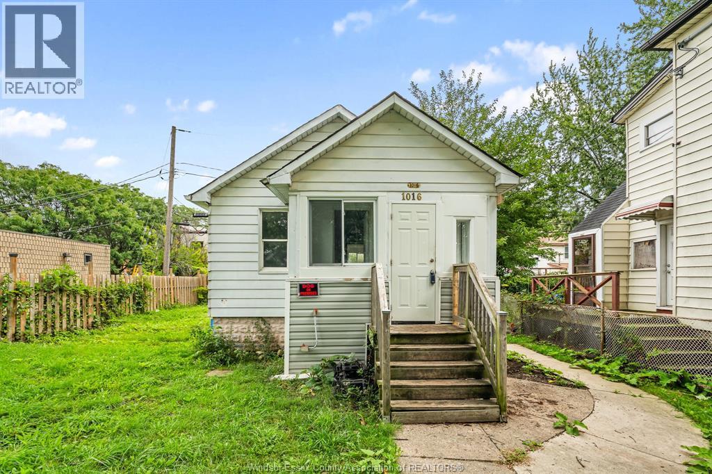 Single Family — 1016 Hickory Road, Windsor, Ontario