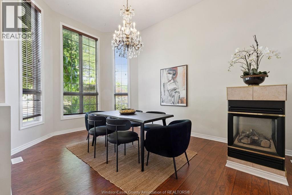 4-bedroom Single Family at 1544 Imperial Crescent, Windsor — photograph 3